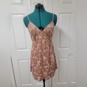 NWT ✨️ HONEY Velvet Rose Patterned Pink Wrap Dress